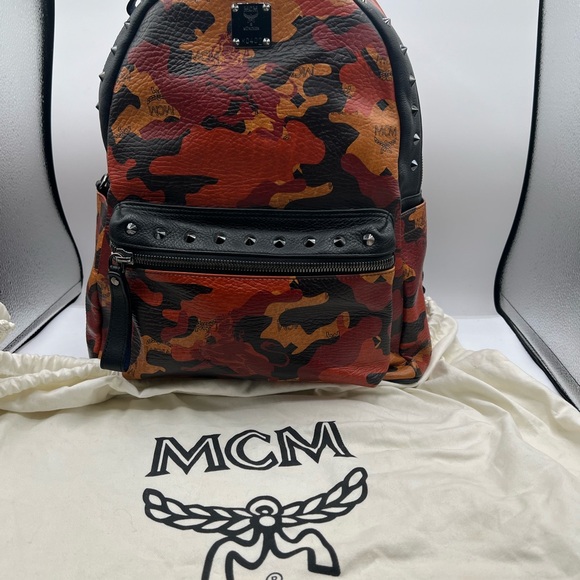 MCM 🔥full-size backpack visetos Camo orange with blk studs - Picture 7 of 16